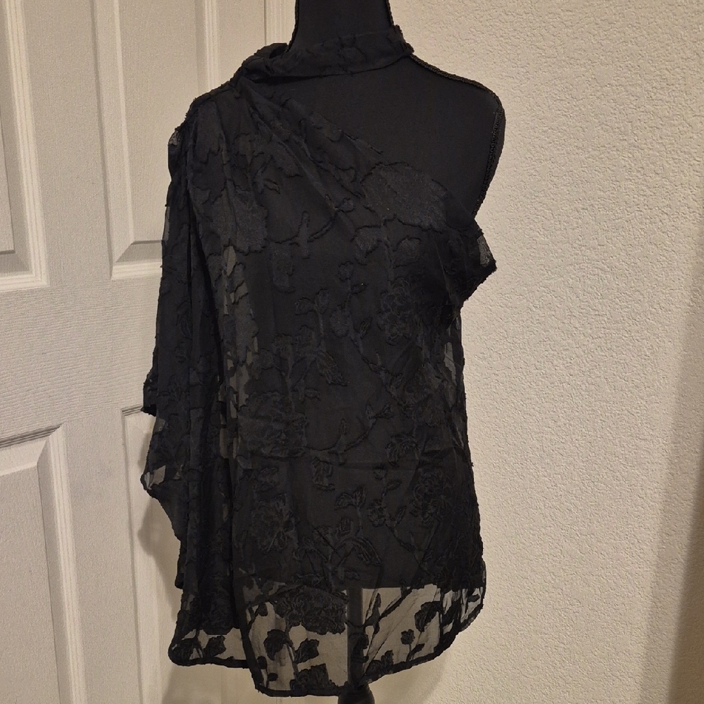 SHEIN Black Floral Lace Overlay One-Shoulder Blouse